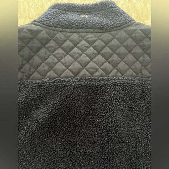 Vineyard Vines Black Fleece Vest - Picture 9 of 9